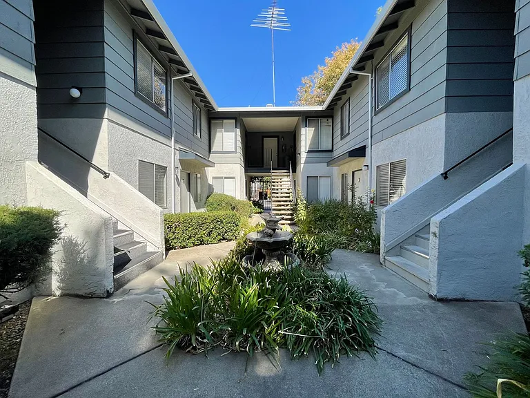 1619 G Street — Photo 12