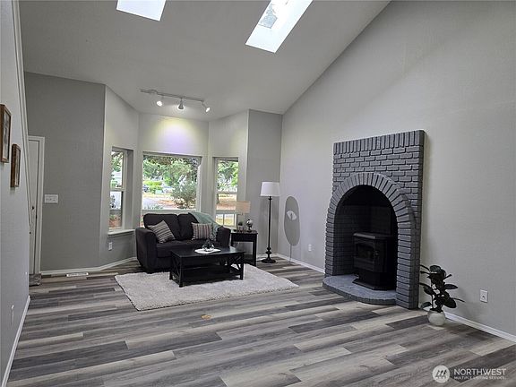4th image of 1911 154th Street Ct E