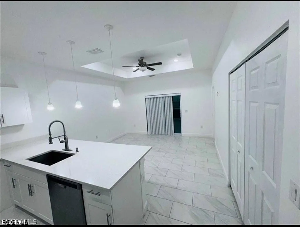 3 bed, 2.0 bath, 1200 sqft, $1,900 — Photo 4