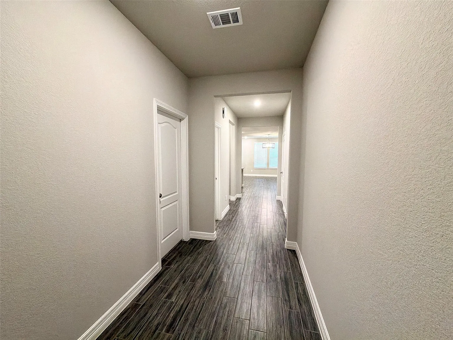 5 bed, 4.0 bath, 2577 sqft, $2,900 — Photo 4