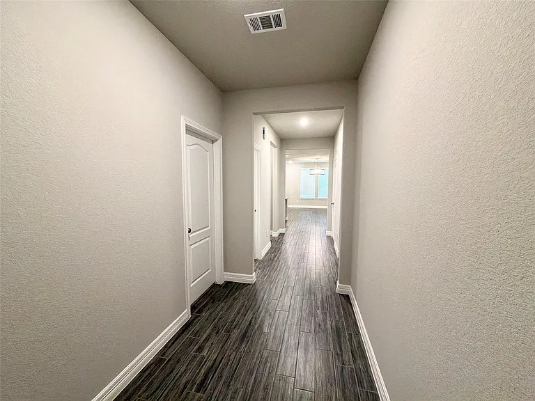 415 Northern Pike Dr — Photo 4