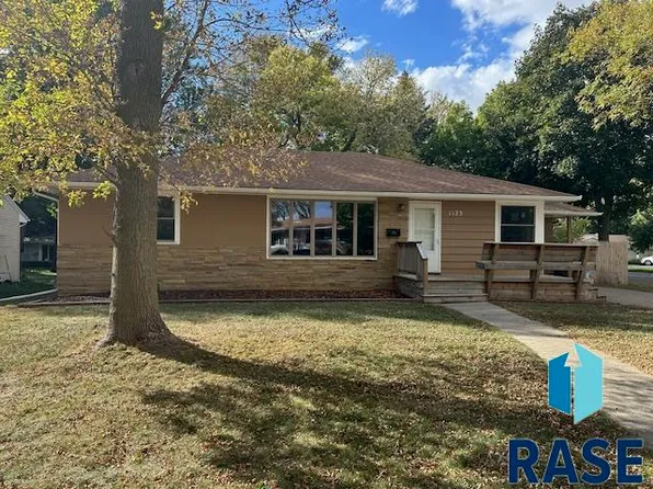 1123 Elmhurst Ave N, Luverne, MN 56156