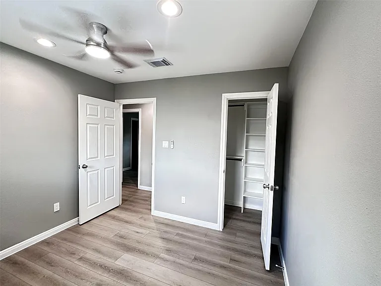 4519 Oak Shadows Dr — Photo 9