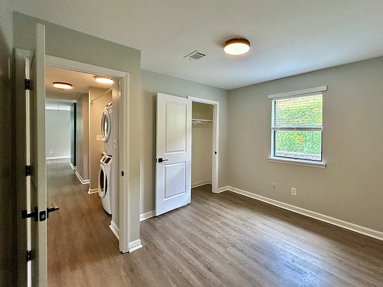 223 Little St SE — Photo 15