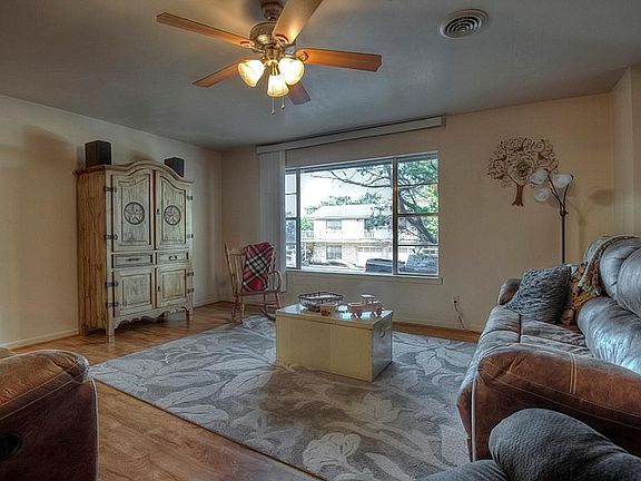 5th image of 1902 Danielle Dr