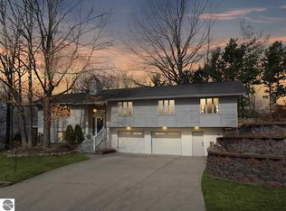 2927 Sherwood Dr, Traverse City, MI 49686