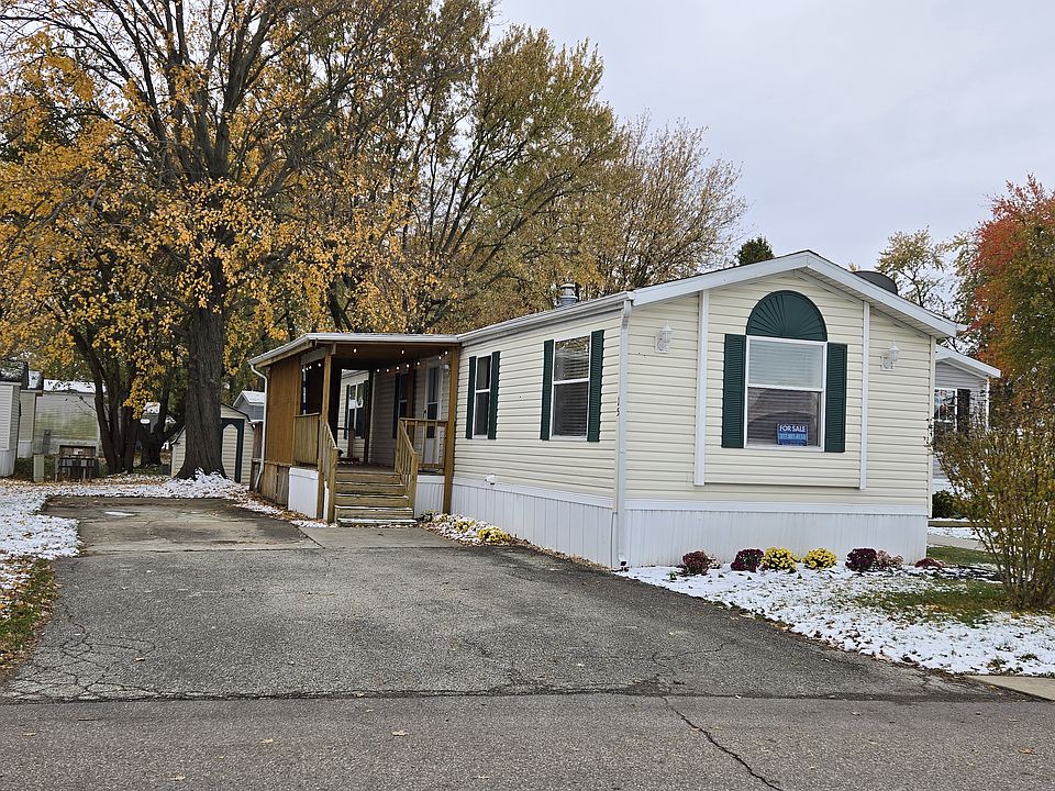 1st image of 15 Holly Park Dr