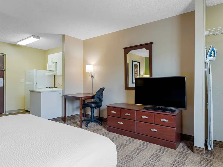 Studio Suite - 1 Queen Bed