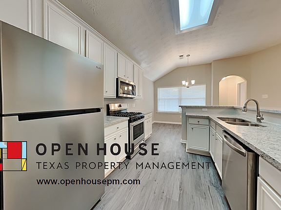 3rd image of 15906 Pleasant Green Cir