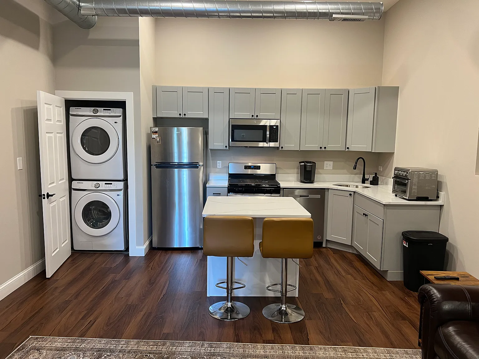 2 bed, 784 sqft, $1,900 — Photo 1