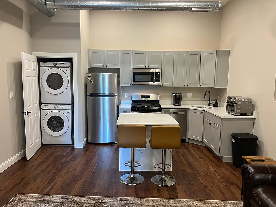 298 Main St #5