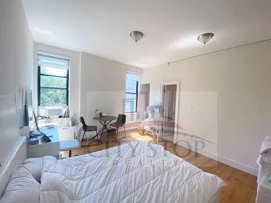 Rented by City Stop Realty | media 9