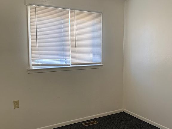 4th image of 2707 7th Ave APT 3
