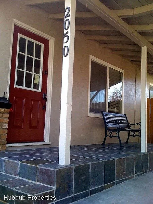 3 bed, 1476 sqft, $2,400 — Photo 2