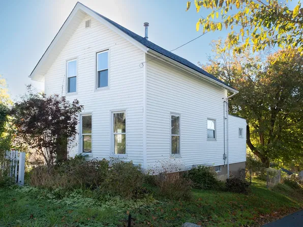 102 W Broadway St, Anamosa, IA 52205