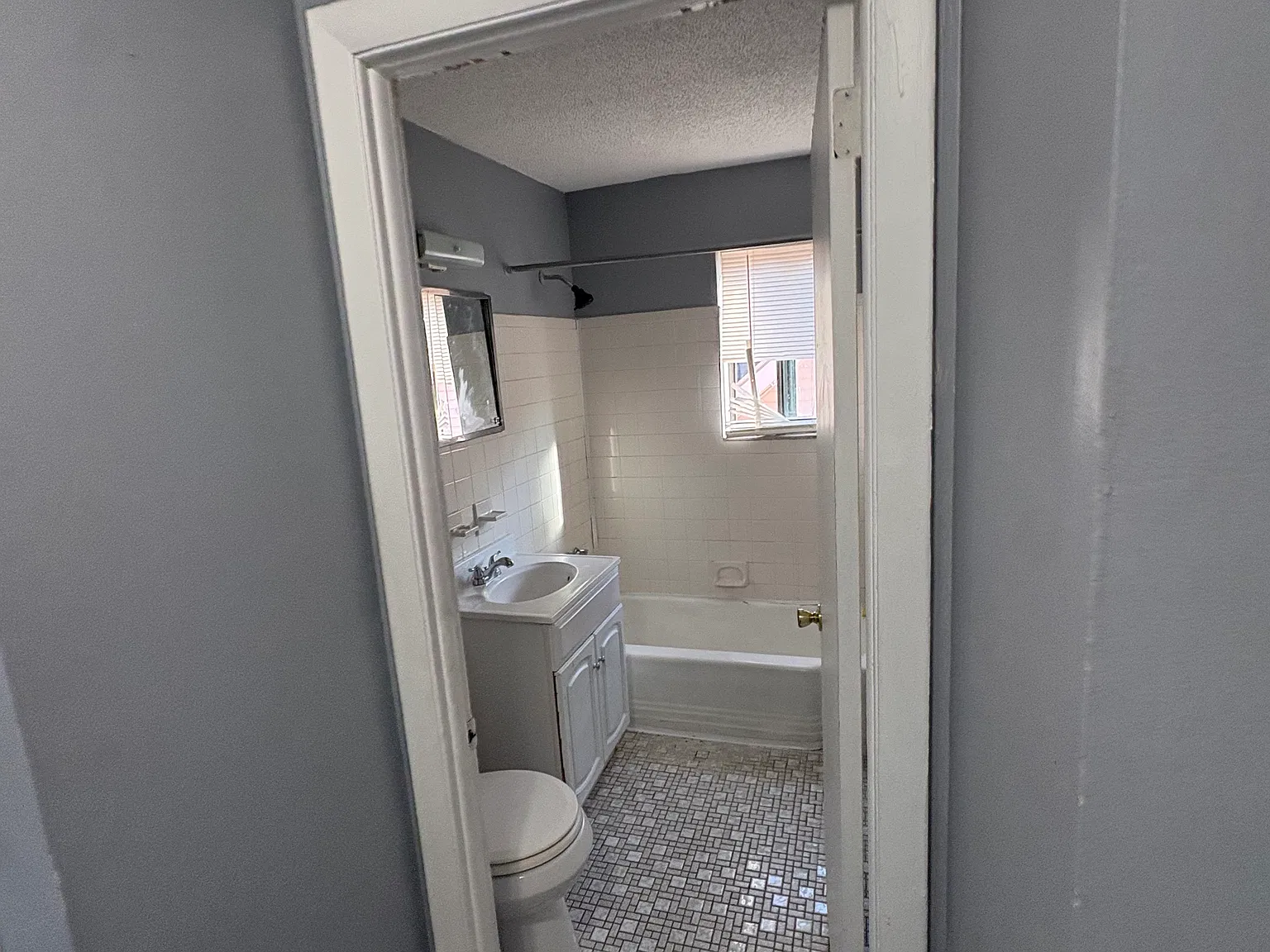 1 bed, 1020 sqft, $1,275 — Photo 3
