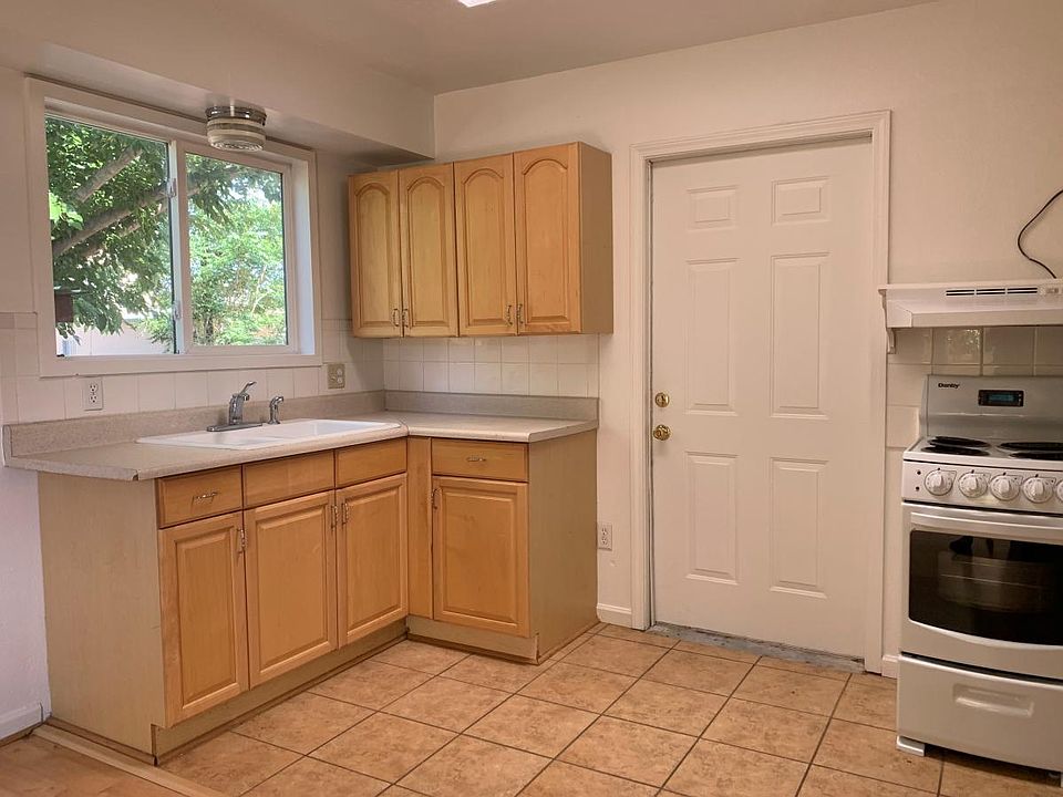 1st image of 1137 Princeton Dr NE #B