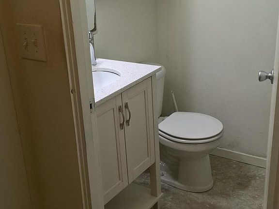 3rd image of 9933 NE 1st St APT 10