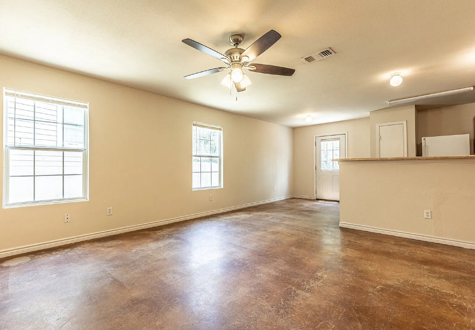 3 bed, 2.5 bath, $1,295 — Photo 4