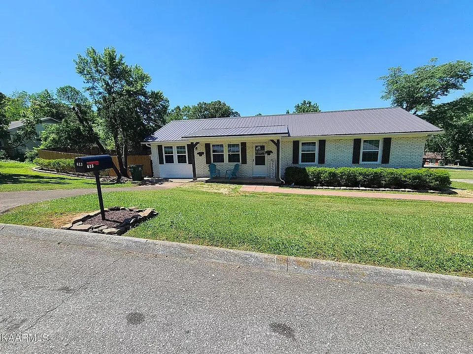 613 Haverford Ln