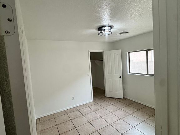 5th image of 629 W Jardin Dr