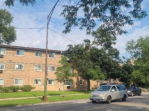 3rd image of 6432 N Ridge Blvd