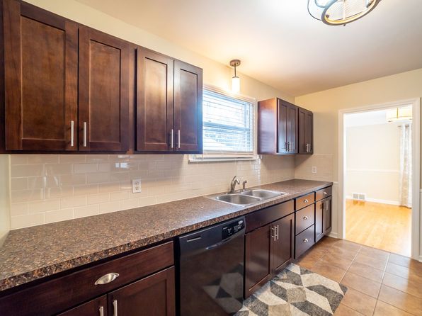 868 Kirk Dr SE, Grand Rapids, MI 49546