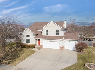 12 Shoal Creek Ct, Bloomington, IL