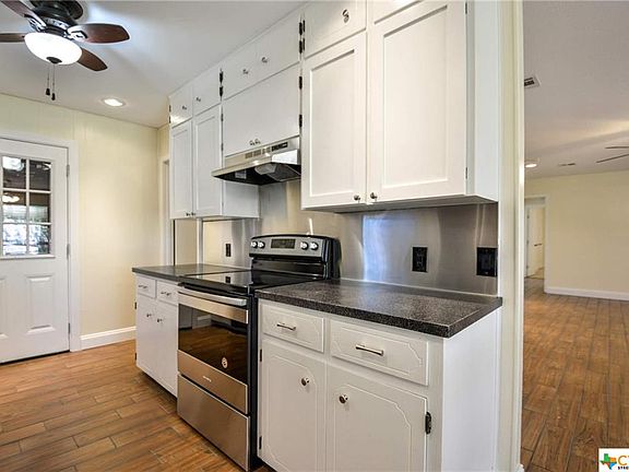 4th image of 2610 Bunker Hill Dr