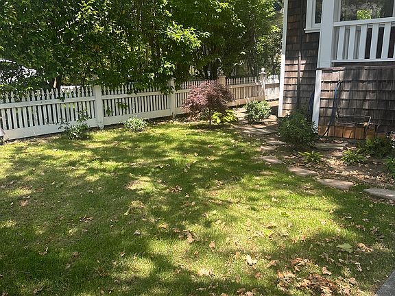 4th image of 35 Poplar Ave