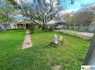 525 Hurst Ln, Seguin, TX 78155