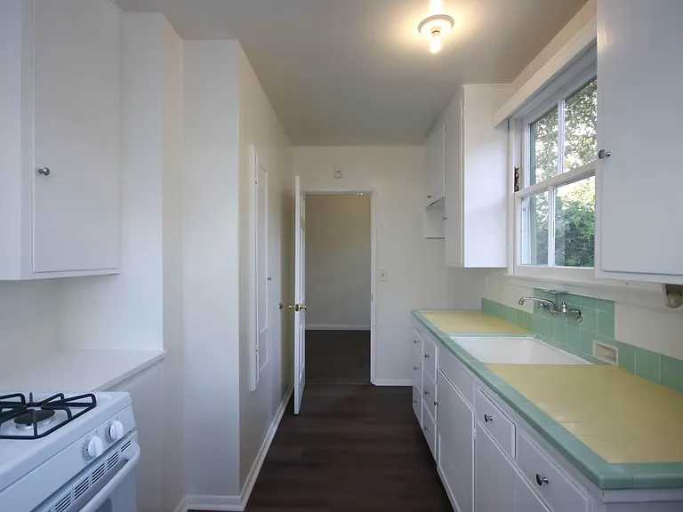 658 N Madison Ave — Photo 13