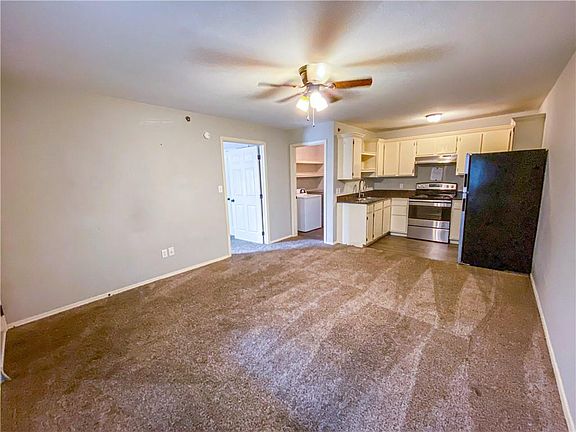 2nd image of 944 N Storer Ave #6