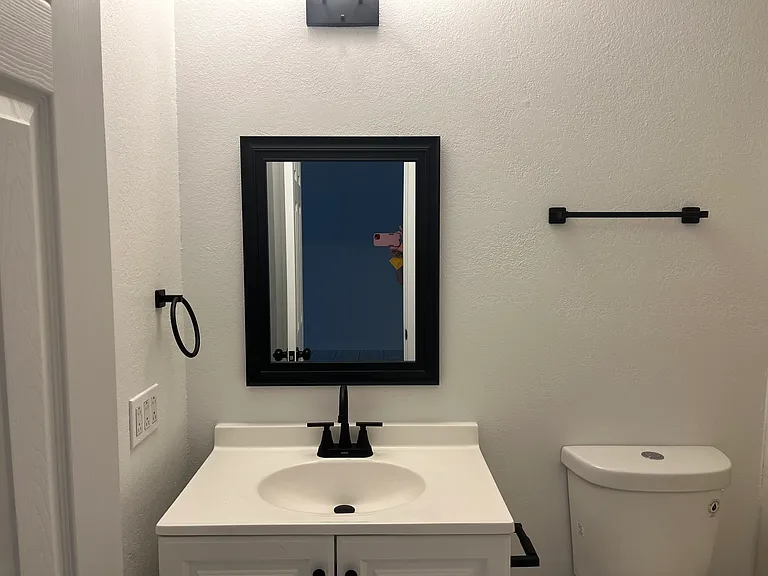 Renovated, Large UNM Area 2 Bed Apt w/ Washer / Dryer and Private Yard — Photo 20
