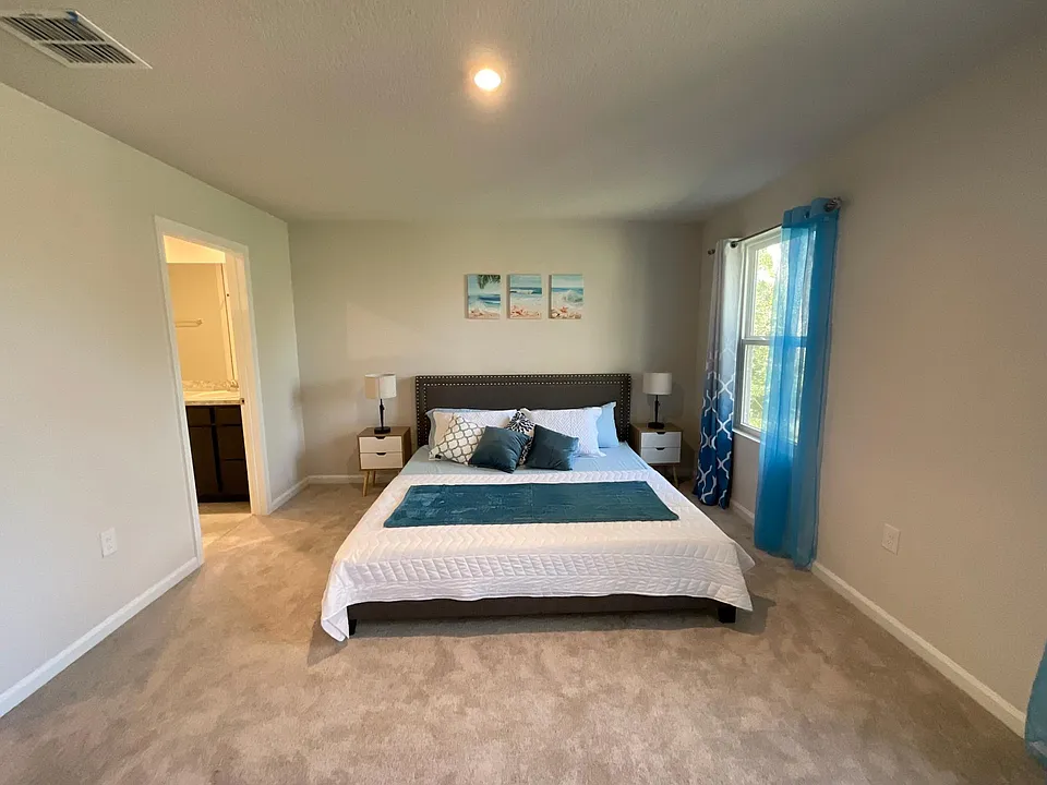 5889 Creekside Crossing Dr