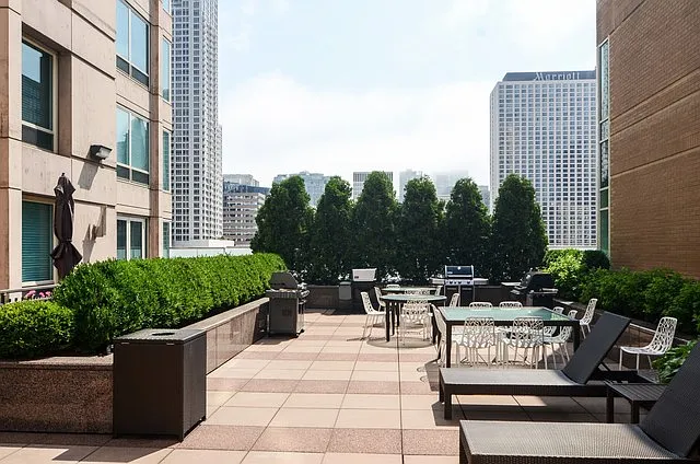 33 W Ontario St — Photo 20