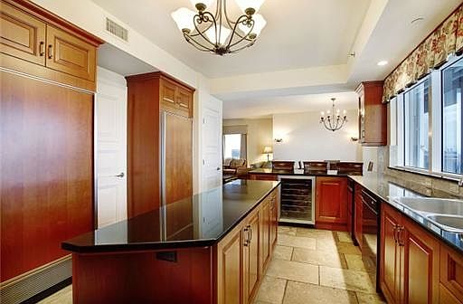 5th image of 785 Crandon Boulevard 1