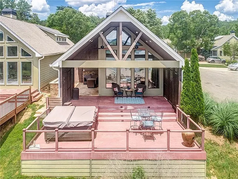 213 Lakeside Dr — Photo 4