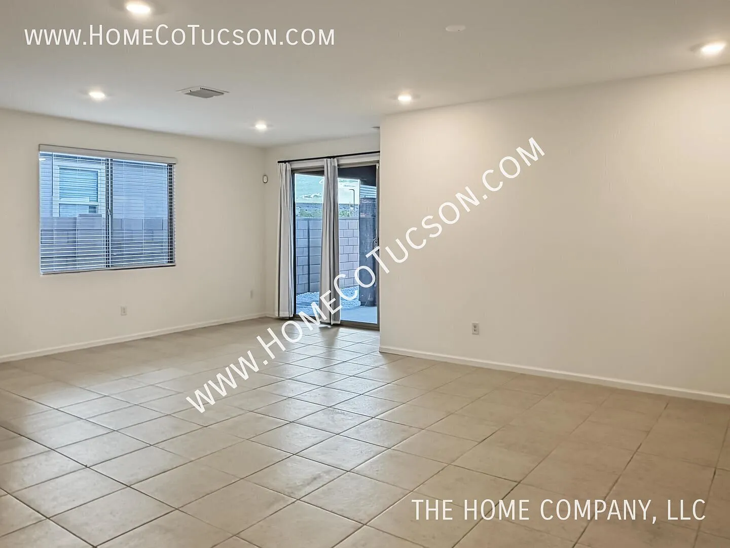 Desert-Modern home with an Easy-Care Backyard| 700 W Calle El Acuario — Photo 3