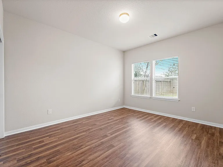 3548 Rebecca St — Photo 21