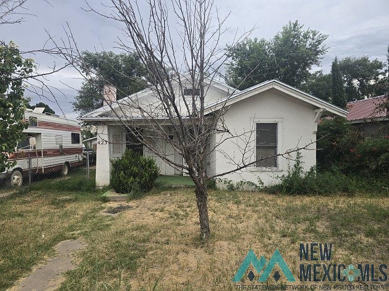 1st image of 423 E 5th St