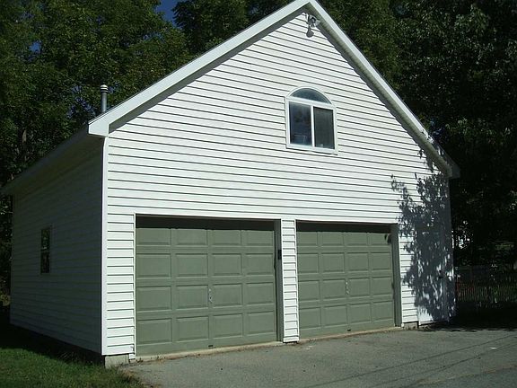 2nd image of 114 Lawrence St