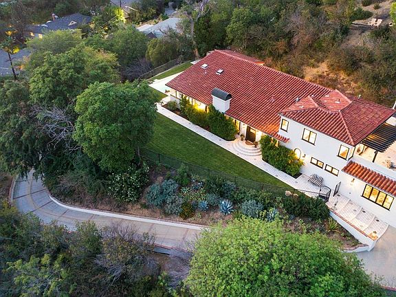 3rd image of 3444 Laurelvale Dr