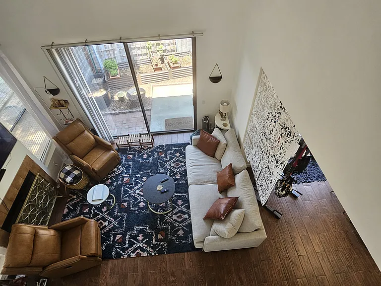 Constellation Rd — Photo 1