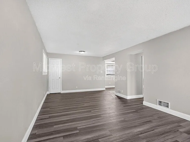 273 Roderick Dr — Photo 8