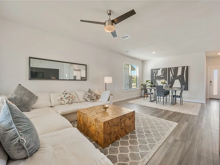 714 Granger Ln — Photo 17