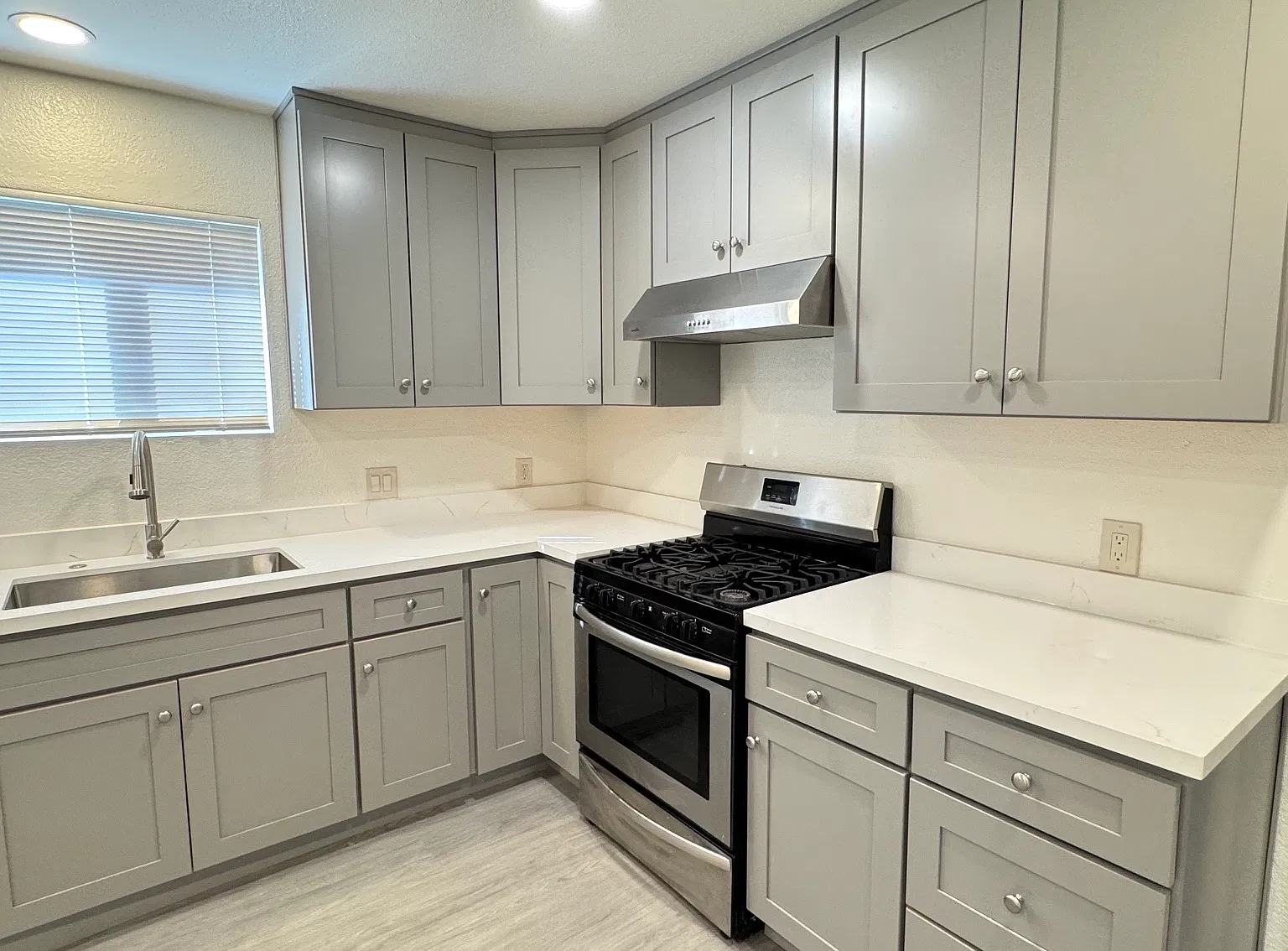 3 bed, 900 sqft, $2,495 — Photo 4