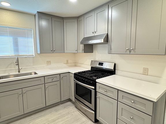 4th image of 22947 Sutro St #2