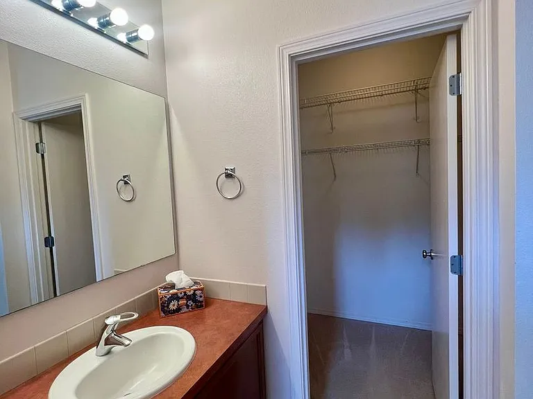 7542 Traditions Ave NE — Photo 12