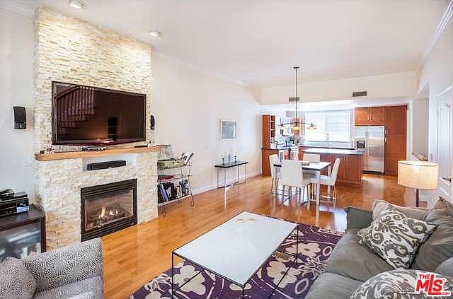 1st image of 7916 Blackburn Ave #10
